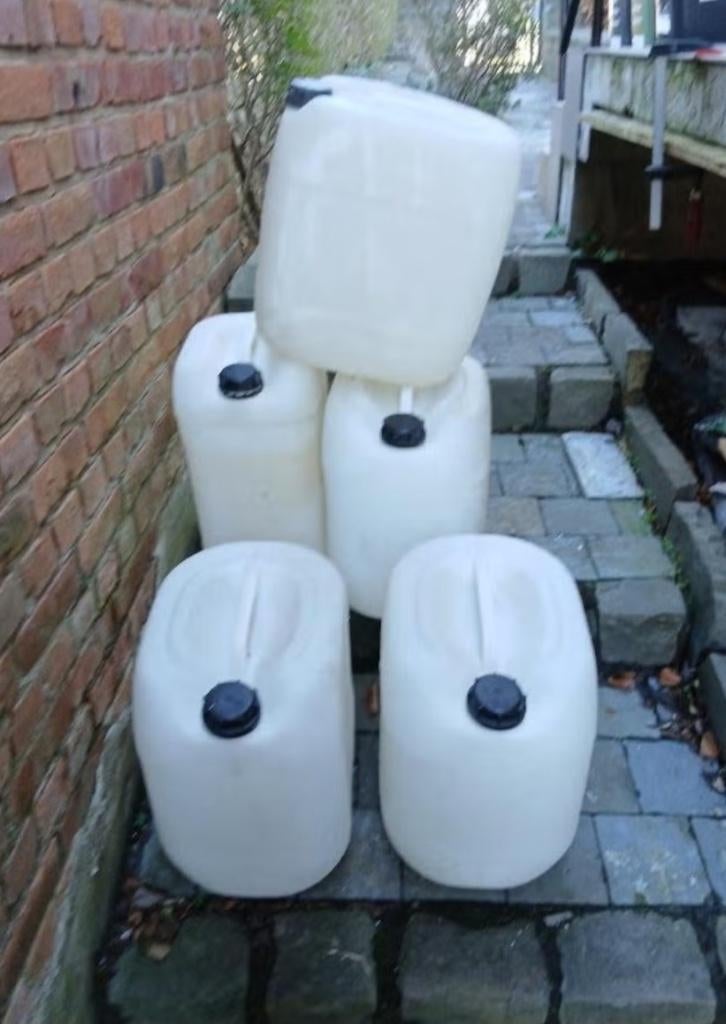 5 bidons pour mazout ou essence, Enlèvement, Utilisé