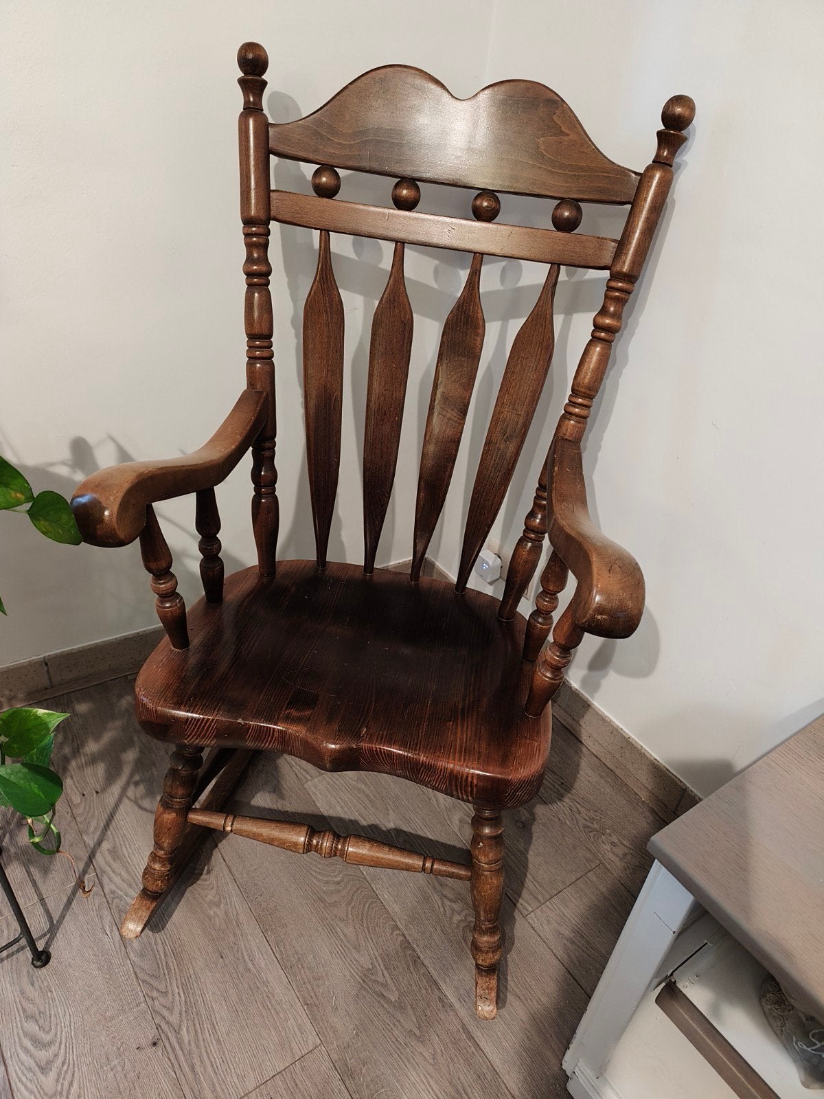 oude houten schommelstoel, Ophalen