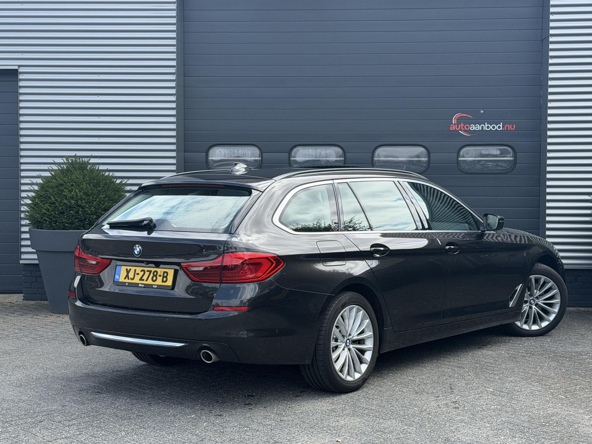BMW 5 Serie Touring 520i Corporate Lease High Executive, Autos, Cuir, Entreprise, 2000 kg, Noir