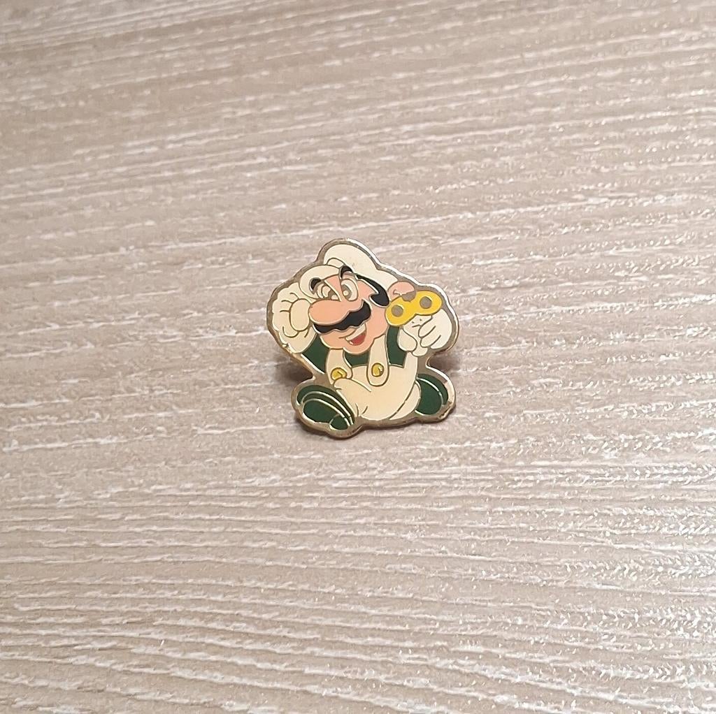 PIN - LUIGI - MARIO BROS - NINTENDO, Collections, Envoi, Utilisé, Figurine, Insigne ou Pin's