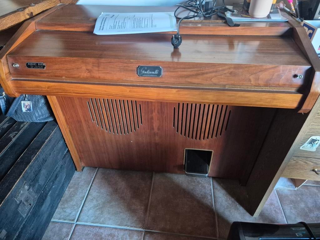 Een orgel. Niet gestemd merk galanti, Muziek en Instrumenten, Ophalen, Orgel