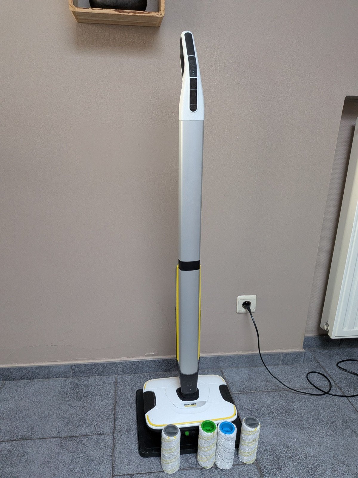 Nettoyeur de sol avec 8 rouleaux