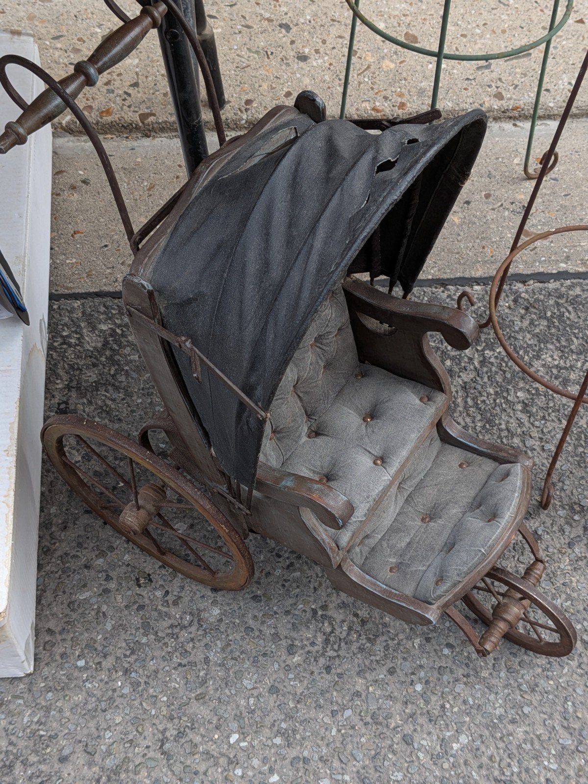zeer oude poppenwagen - antiek - hout, Ophalen