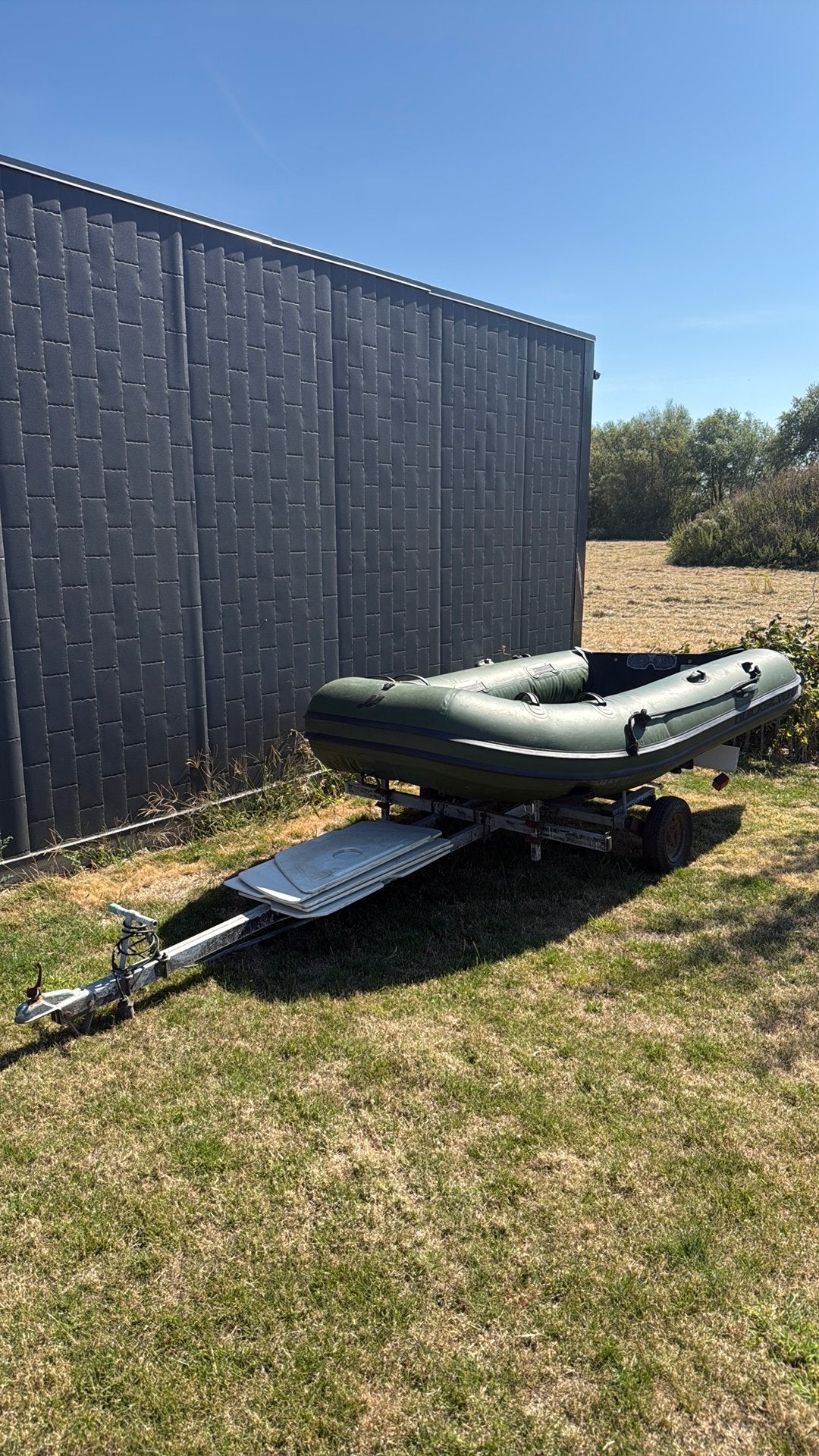 Opblaasbaar boot met optie tot 15Kw motor, Watersport en Boten, Ophalen, Zo goed als nieuw, Inclusief trailer