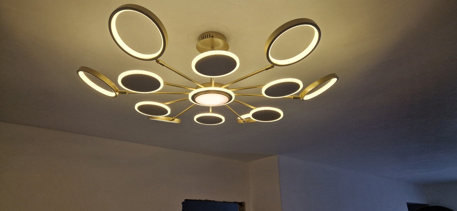Design Led plafondlamp goud kleur verstelbare ringen, Maison & Meubles, Lampes | Spots, Neuf, LED, Enlèvement