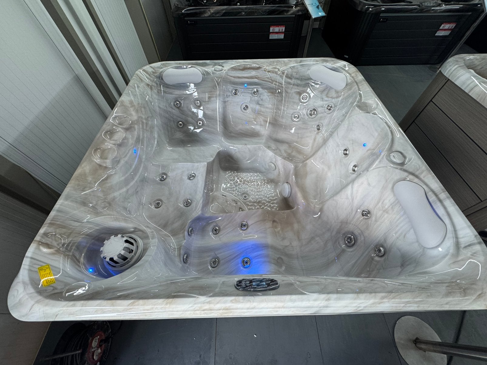 Nieuwe 5 persoons spa 2x2m incl cover, Tuin en Terras, Ophalen of Verzenden, Nieuw, Verlichting