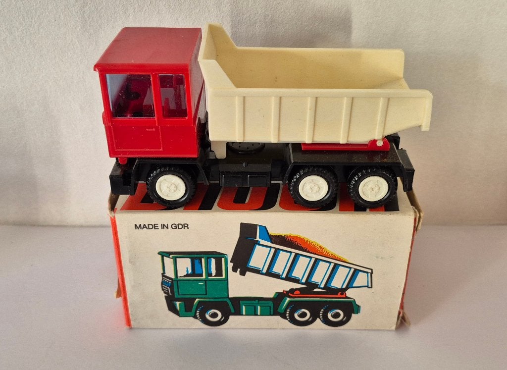 Vintage Bison kipper (wit), Veb plasticart DDR., Ophalen of Verzenden, Zo goed als nieuw, Bus of Vrachtwagen