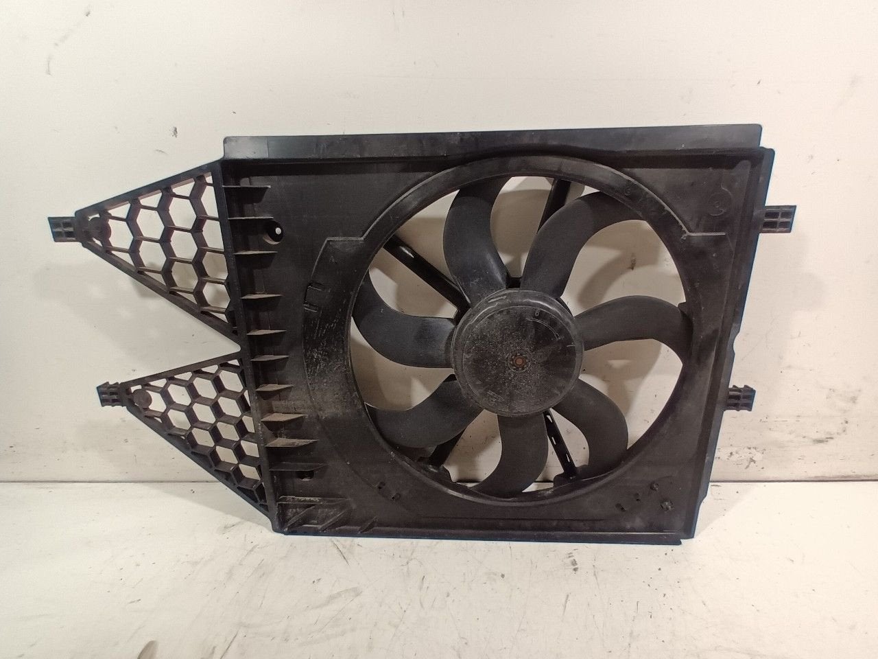Koelventilatormotor Volkswagen Polo, Onderdelen@venauto.nl, Van der Ven Autorecycling B.V., Gebruikt, Ettenseweg 76, 4706 PB Roosendaal, The Netherlands