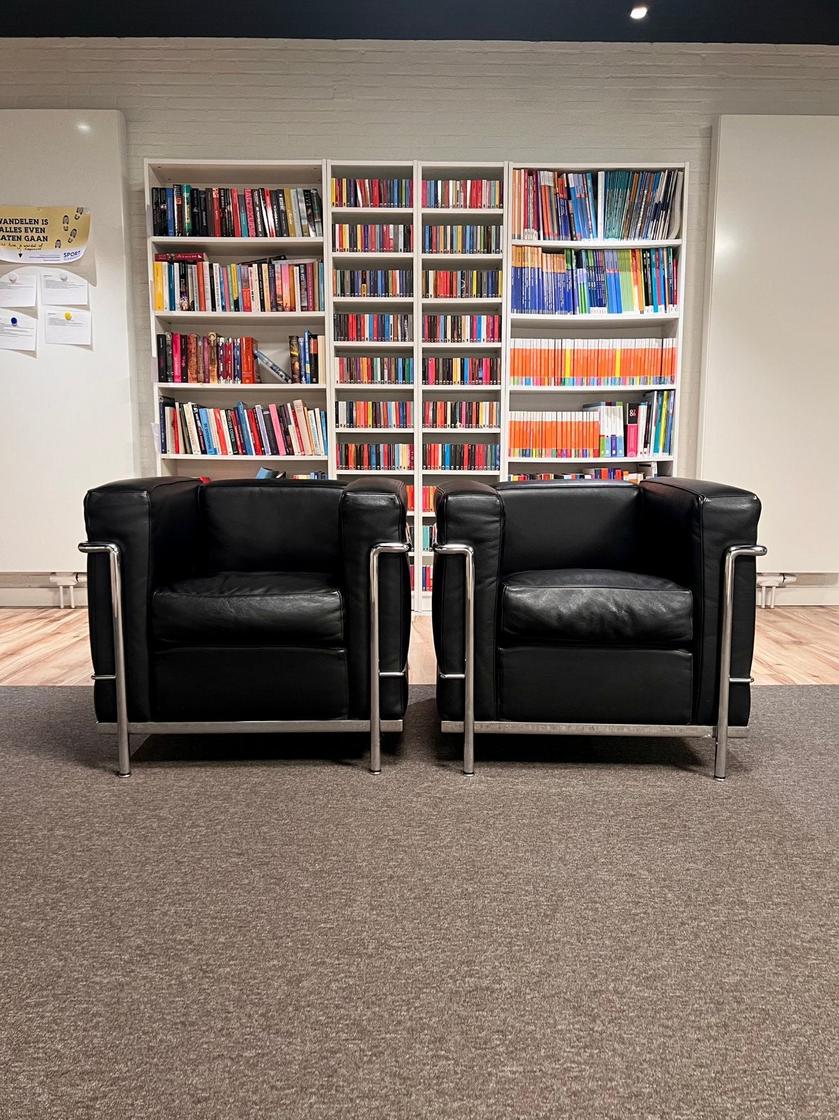 2x Cassina LC2, Ophalen, Design klassieker, Zo goed als nieuw, 75 tot 100 cm