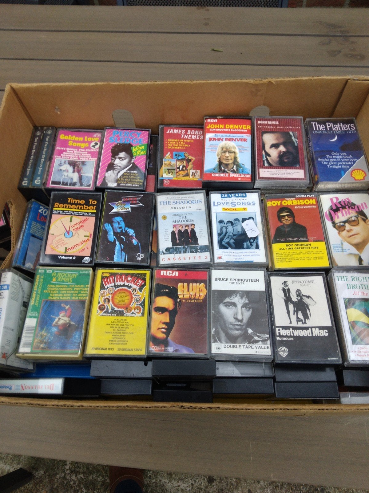200 cassettes de musique originales, Enlèvement