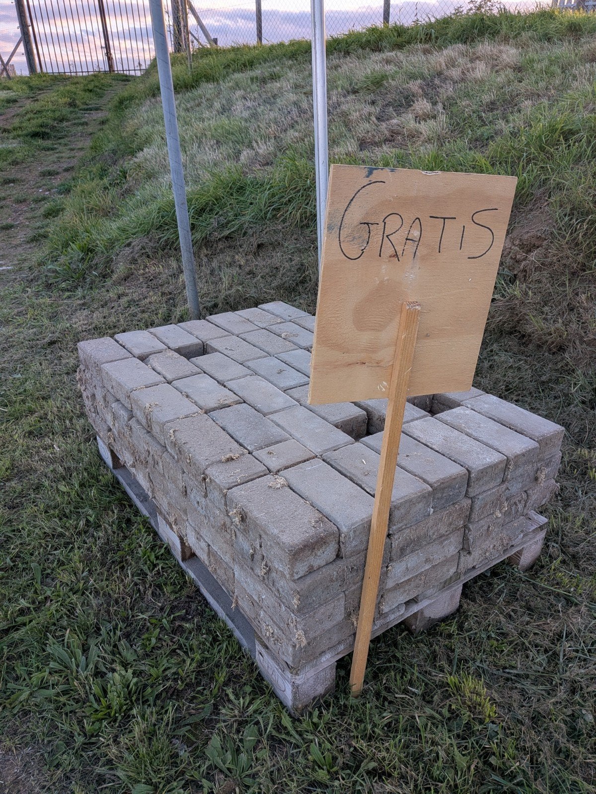 kinkers, Enlèvement, Briques