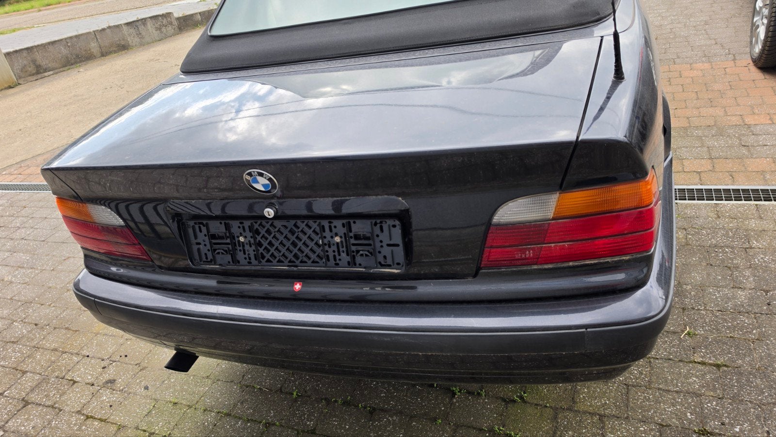 BMW 320I E36 Cabrio 1er propriétaire 160.000 km (dégâts), 2000 cm³, Boîte manuelle, Noir, Enlèvement ou Envoi