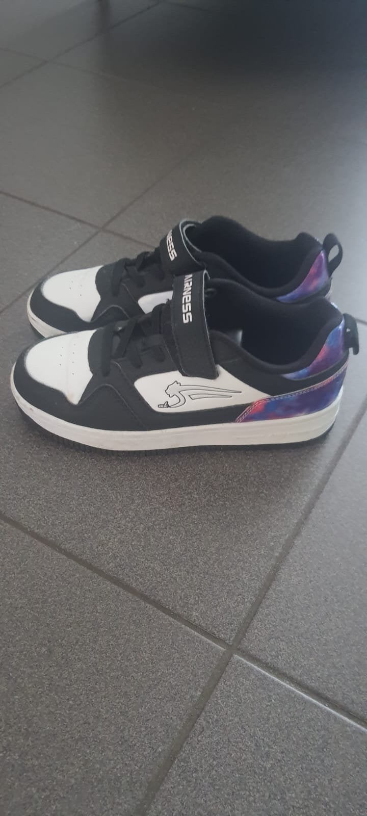 Basket, Enfants & Bébés, Enlèvement ou Envoi, Comme neuf, Chaussures de sport, Fille