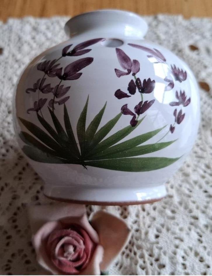 Franse Moustiers bloemensteker, Pique Fleur, paarse bloemen, Antiek en Kunst, Ophalen of Verzenden