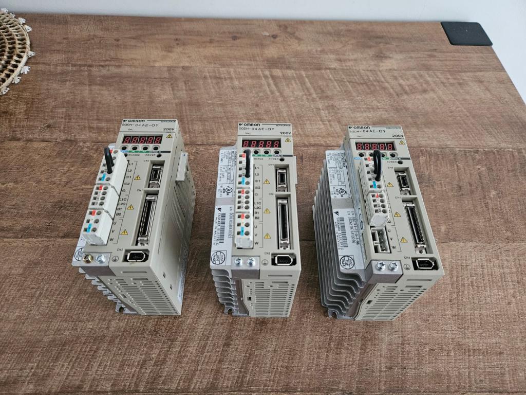 À vendre : Servo Pack Omron Yaskawa SGDH-04AE-OY., Hobby & Loisirs créatifs, Composants électroniques, Utilisé, Enlèvement ou Envoi