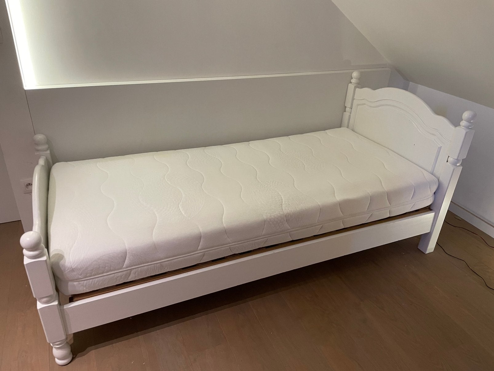 Een persoons bed, Huis en Inrichting, Slaapkamer | Bedden, Ophalen, Gebruikt, 90 cm, Eenpersoons