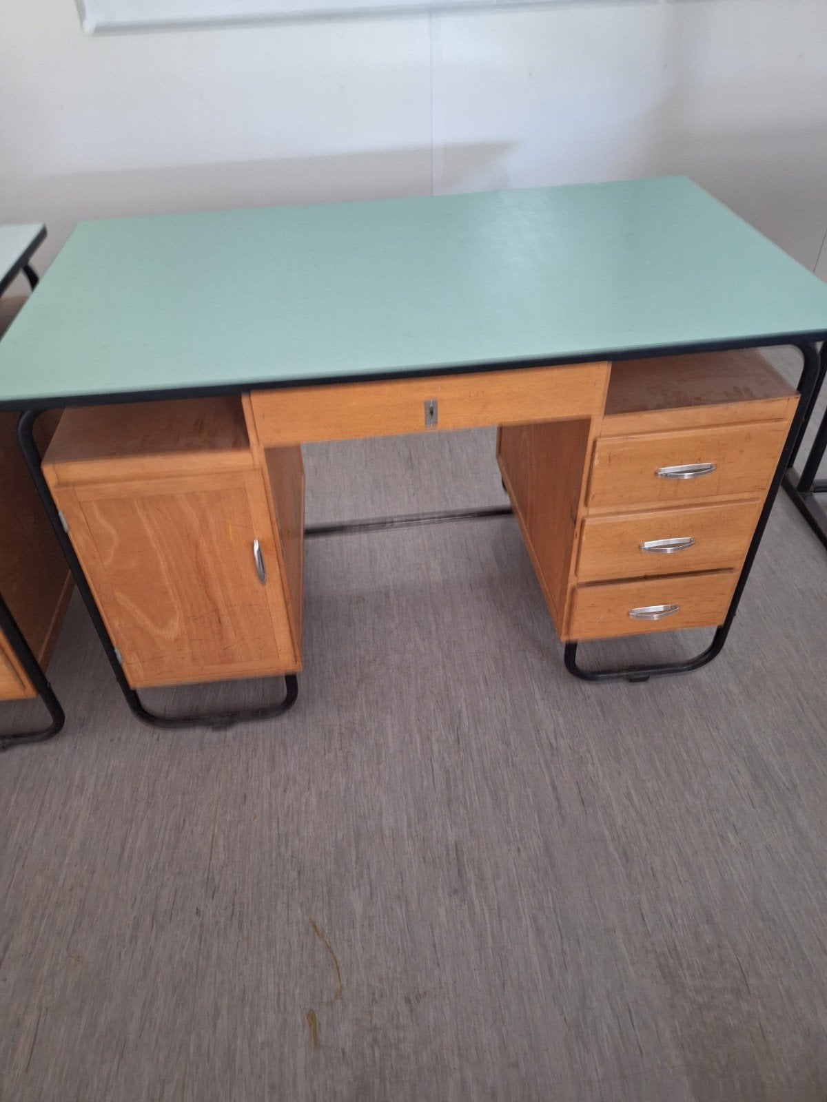 Retro bureau, Huis en Inrichting, Bureaus, Ophalen, Groen, Schoolbureau
