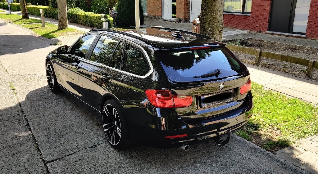 BMW 318d F31 Touring -2014-Goed Onderhouden-Met Wintervelgen, Autos, Euro 5, Achat, Boîte manuelle, Noir