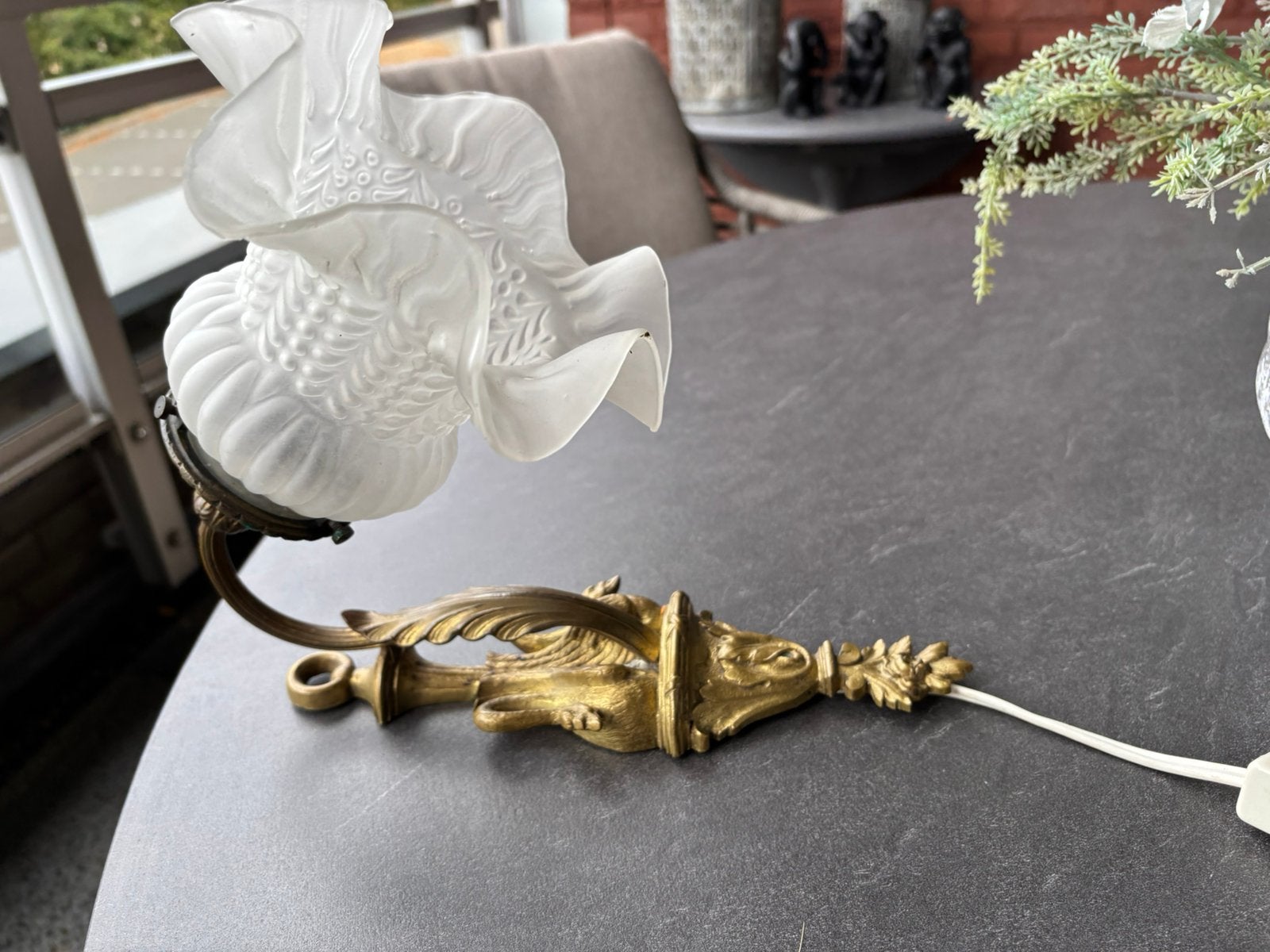 Mooi antiek lampje met bewerkt melkglas, Ophalen of Verzenden