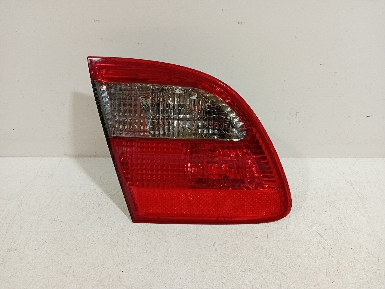 Achterlicht kofferdeksel achterklep links Mercedes-Benz E-Kl, Onderdelen@venauto.nl, Van der Ven Autorecycling B.V., Gebruikt