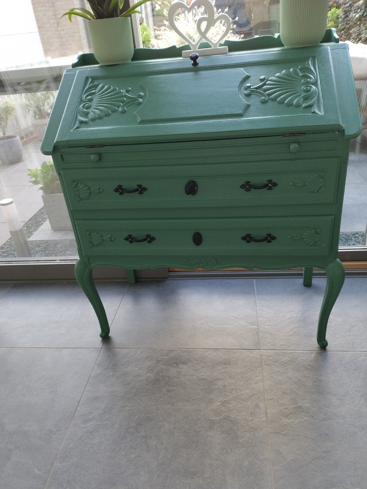 Secretair bureau, Ophalen