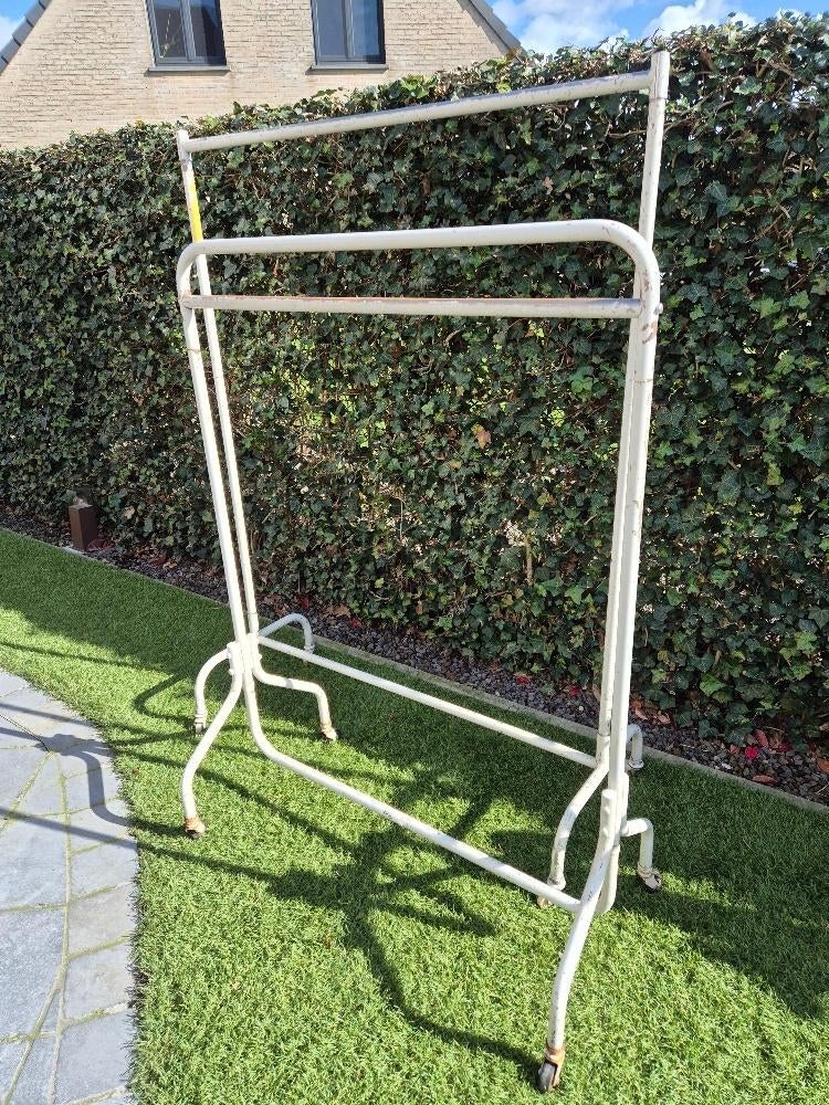 2 porte-vêtements en métal, Enlèvement, Avec roues, Utilisé