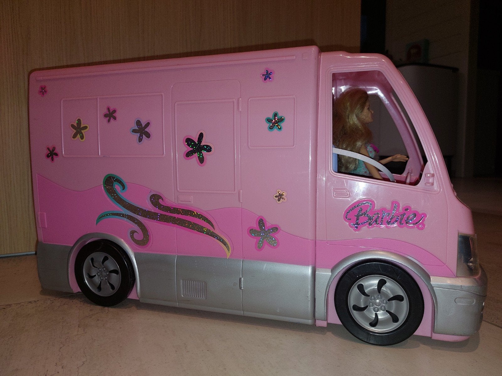 Barbie mobilhome/camper met zwembad, Ophalen
