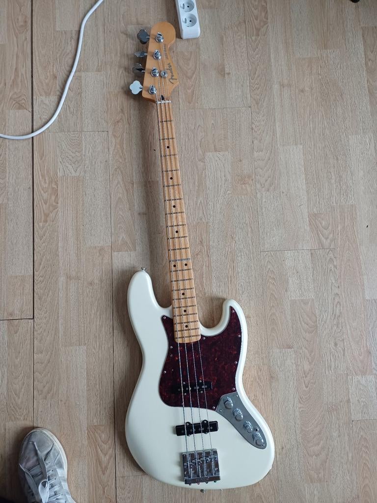 Jazz Bass Fender Player Plus // Olympic White 2022, Musique & Instruments, Instruments à corde | Guitares | Basses