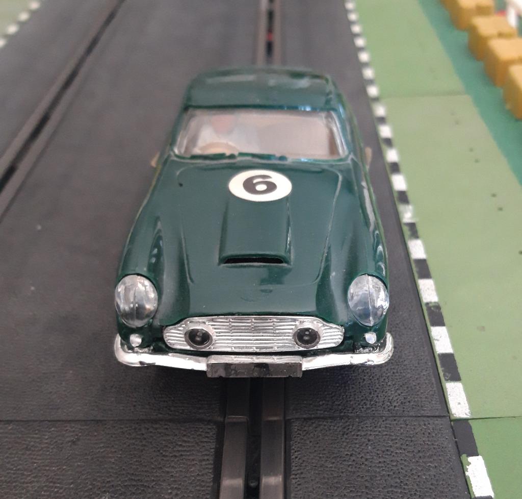 SCALEXTRIC - ASTON MARTIN DB4 GT met verlichting (Ref: E3), Ophalen