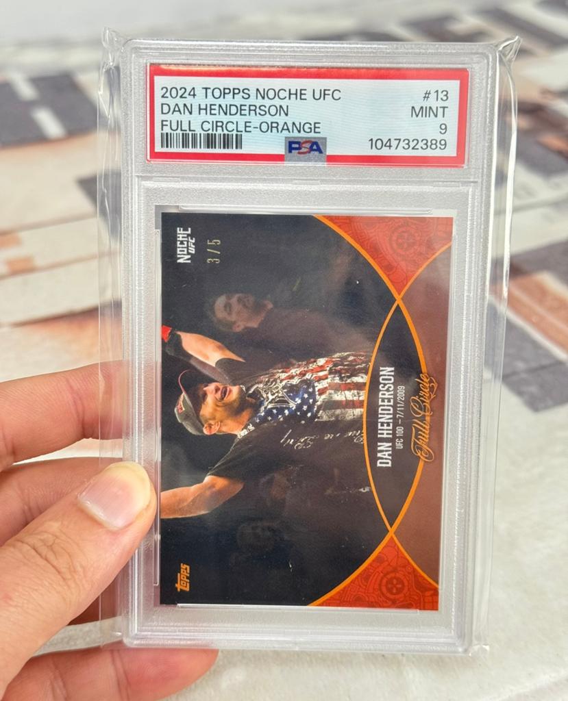 2024 TOPPS NOCHE UFC DAN HENDERSON FULL CIRCLE-ORANGE psa-9, Ophalen of Verzenden, Zo goed als nieuw, Spelerskaart