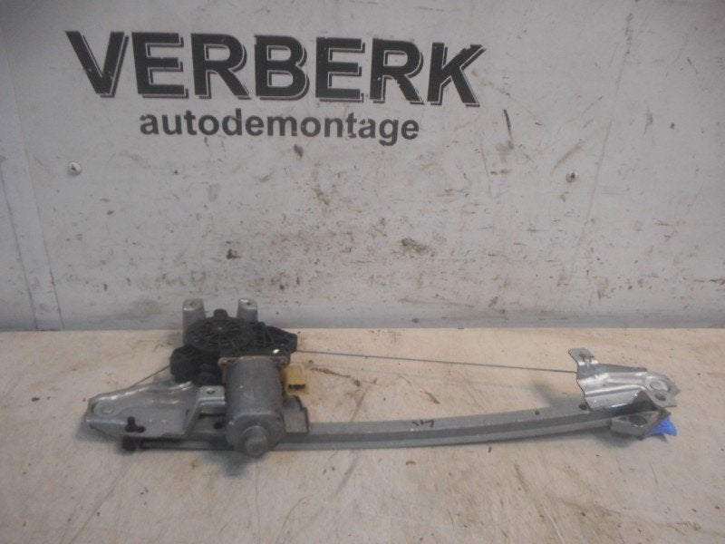 RAAMMECHANIEK ELEK LINKS ACHTER Saab 9-5 (YS3E), Saab-de-info@saabgroup.com, Saab Deutschland GmbH, Gebruikt, Marienbergstraße  96
90411  Nürnberg, DE