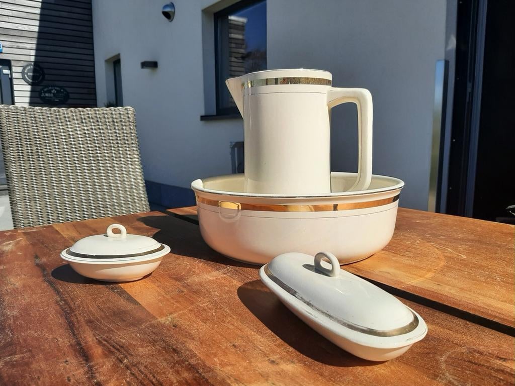 Porcelaine Nimy. Bol de lavage, carafe à eau, porte-savon et, Enlèvement