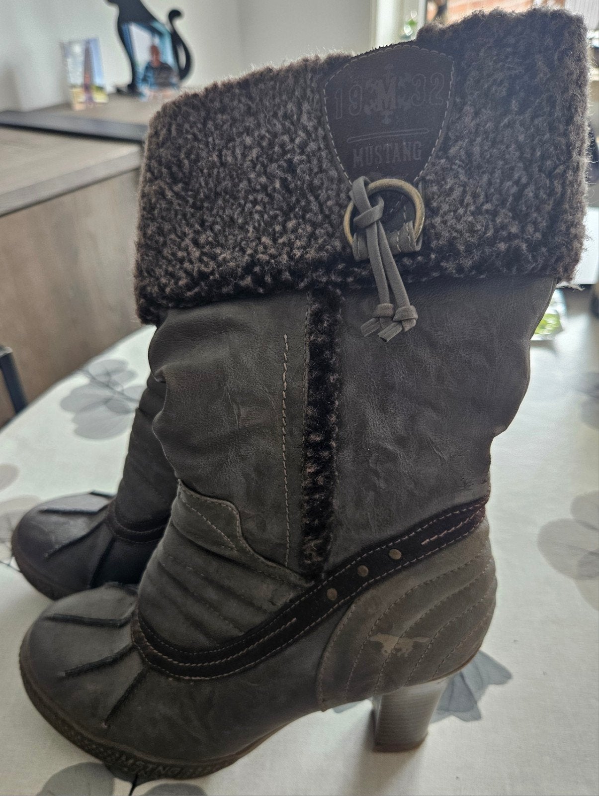 Mustang avec doublure osseuse pour femmes, taille 39
Bateaux, Enlèvement ou Envoi, Comme neuf, Brun, Mustang