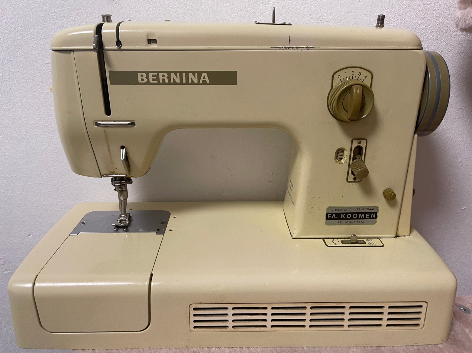 Belle Bernina 727 ancienne en très bon état, Hobby & Loisirs créatifs, Enlèvement, Comme neuf, Bernina