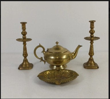 Set messing theepot, asbak en 2 kandelaars, Antiek en Kunst, Ophalen