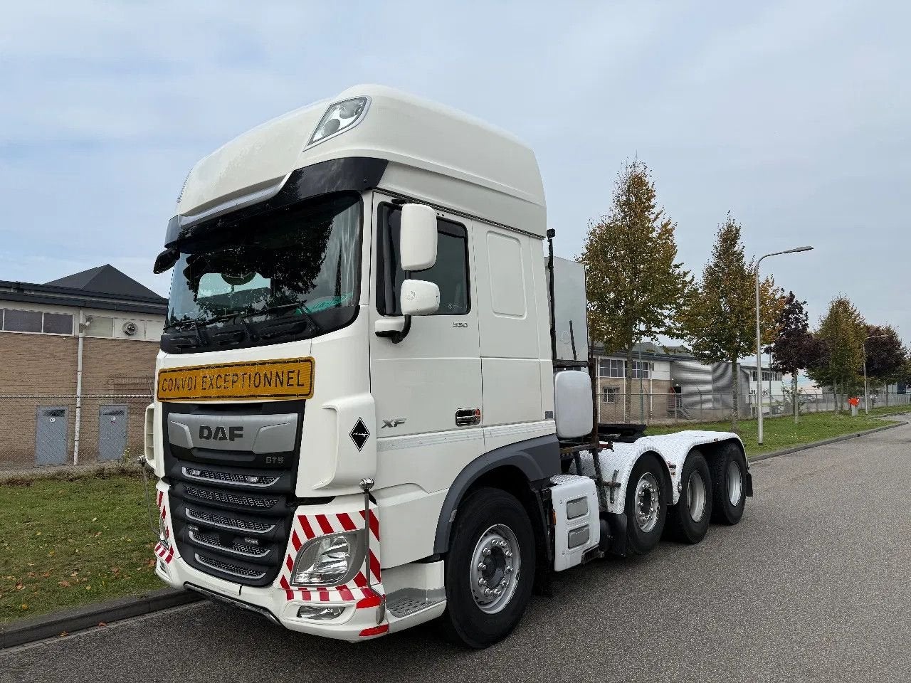 DAF  XF 530 FTM 8X4 handgeschakeld 8-2018 retarder, Auto's, Wit, DAF, Te koop, ABS