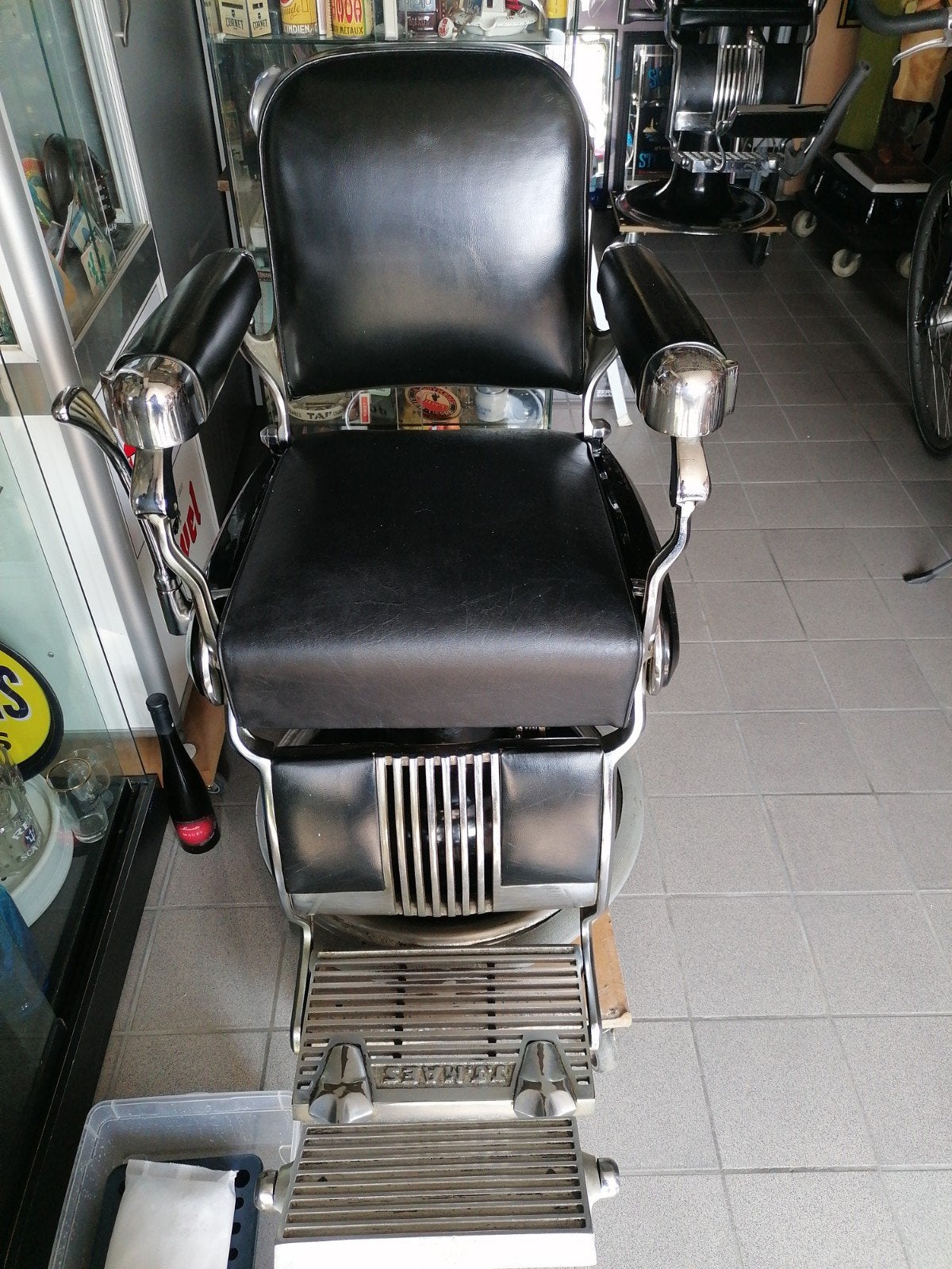 vieux fauteuil de coiffeur très joli, Enlèvement