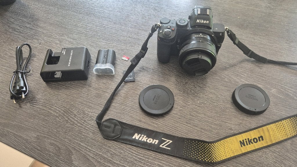 Nikon Z5 + objectif Nikkor Z 24-50mm f/4-6.3, TV, Hi-fi & Vidéo, Enlèvement ou Envoi, Comme neuf, Reflex miroir, Nikon