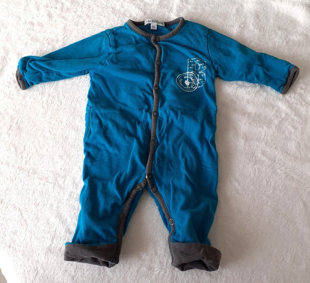 Baby boxpakje gewatteerd blauw Bla bla bla 62, Ophalen of Verzenden, Nieuw, Jongetje of Meisje, Pakje