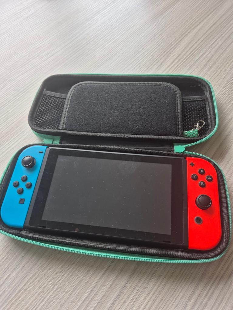 Nintendo Switch met toebehoren (zo goed als nieuw), Games en Spelcomputers, Spelcomputers | Nintendo Switch, Ophalen, Zo goed als nieuw