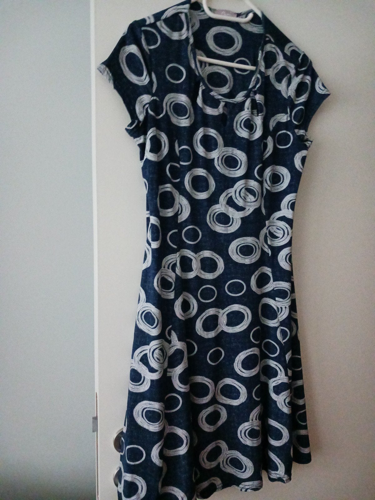 Kleed merk Cassis te koop.M 42, Kleding | Dames, Jurken, Ophalen, Maat 42/44 (L), Zo goed als nieuw, Boven de knie