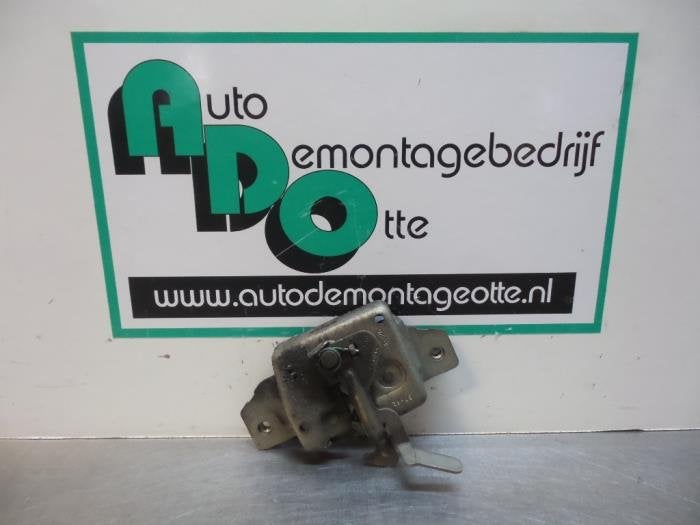 Mécanique de verrouillage capot d'un Renault Clio (Clio 3 0, Renault, -, 3 mois de garantie, Utilisé