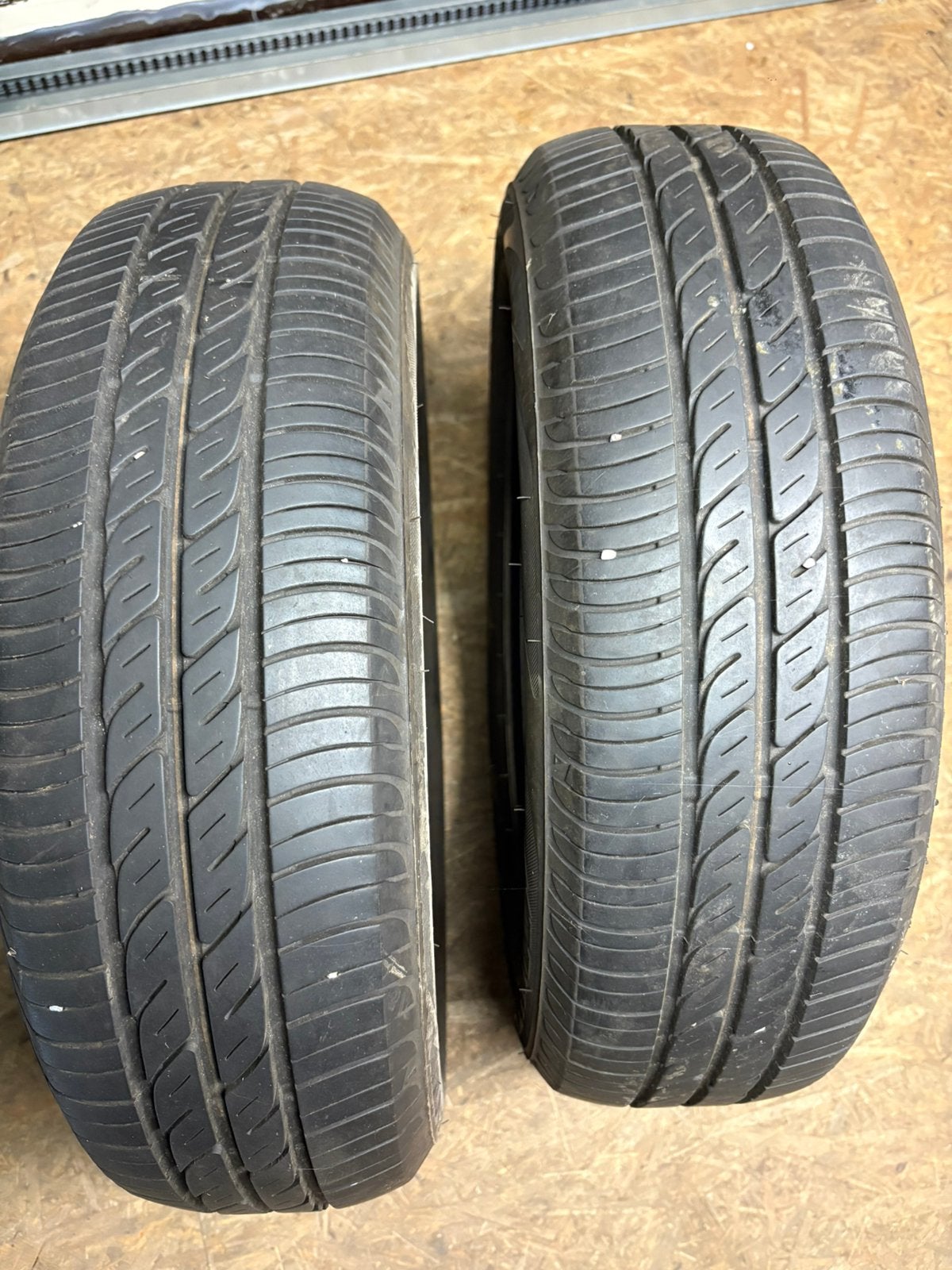 2 Pneu Firestone 165/65R1479T beau, Enlèvement