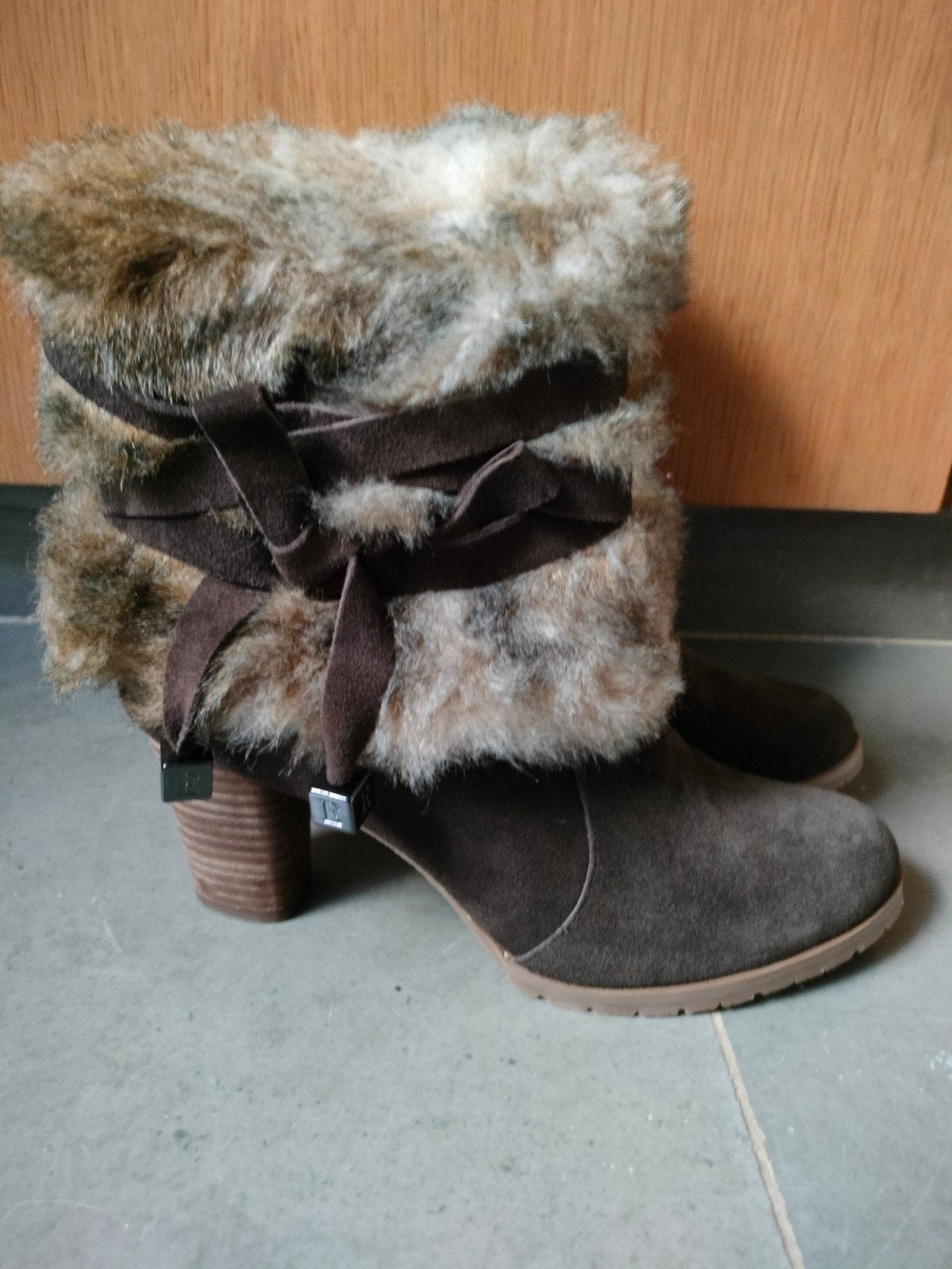 Nieuwe 'bearpaw' boots van Elle, maat 39, Elle, Bruin, Nieuw, Dansschoenen