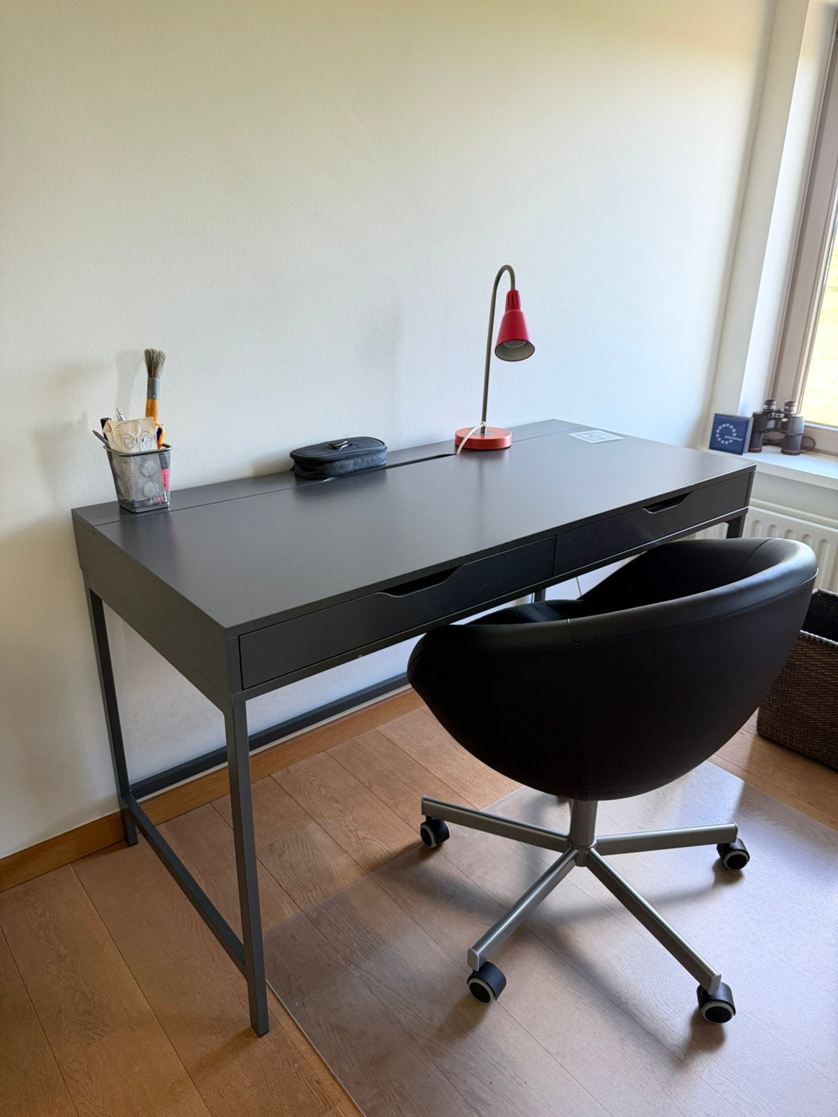 Grijs bureau met gratis draaistoel, Ophalen, Gebruikt, 132 cm, Spaanplaat of MDF
