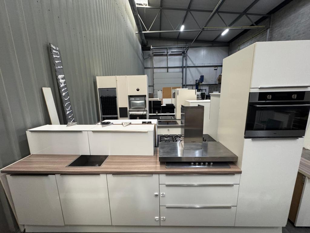 Mooie moderne rechte keuken + Apparatuur GEDEMONTEERD, Ophalen of Verzenden, Wit