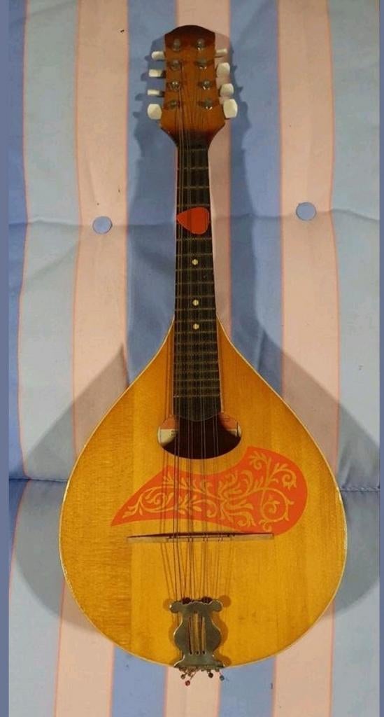 Guitare en bois en très bon état, Musique & Instruments, Instruments à corde | Guitares | Acoustiques, Enlèvement