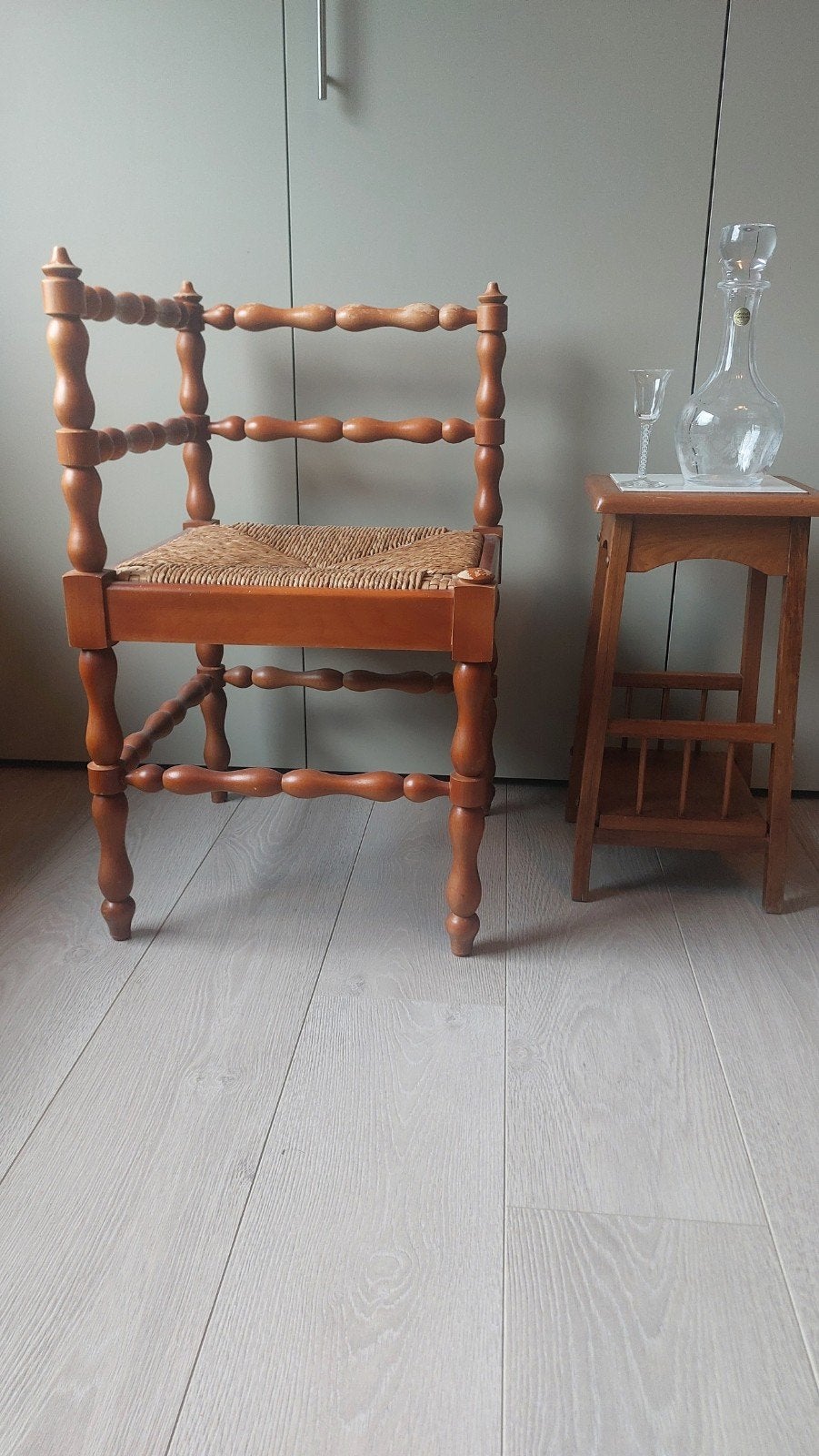 Vintage Bobbin knobbelstoel + Plantentafel met Tegelblad, Ophalen