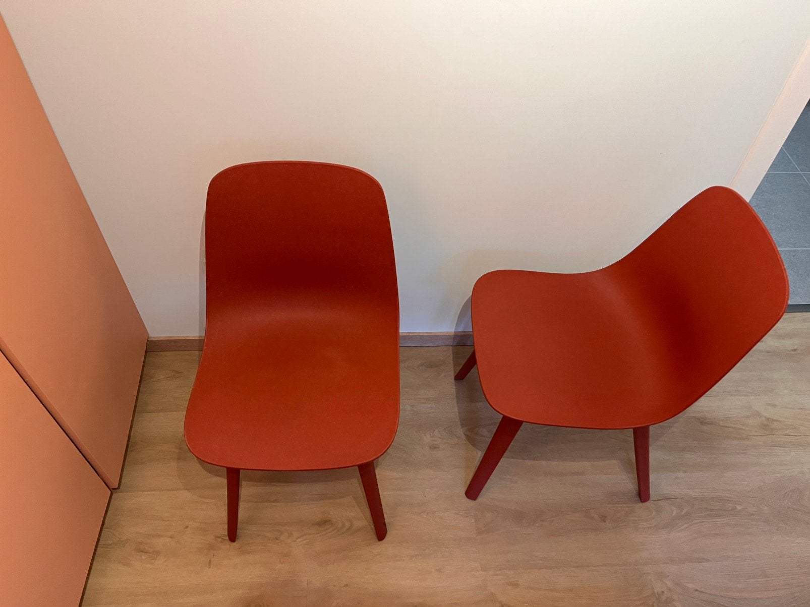 2 Rode Odger ikea stoelen, Huis en Inrichting, Ophalen, Kunststof, Twee, Zo goed als nieuw