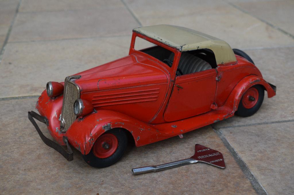 Totale opruiming blikken speelgoed 1934 Renault vivasport, Antiek en Kunst, Antiek | Speelgoed, Ophalen of Verzenden